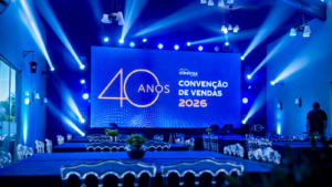 Levium Eventos entregou estrutura completa de painel LED P2, iluminação cênica e sonorização para a Convenção de Vendas dos 40 anos da Albatroz Móveis em Arapongas, Paraná.